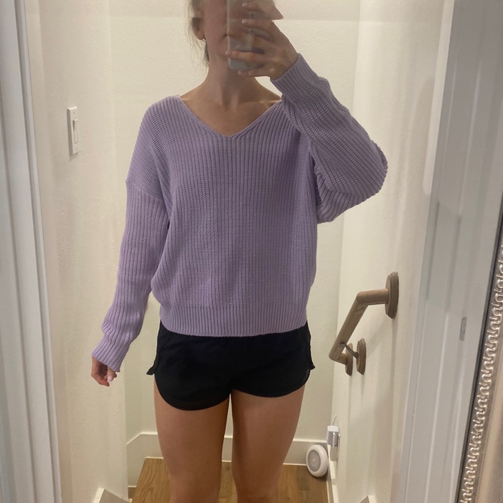 Boohoo lilac sweater with knotted back. 
Like new, worn once.
S/M